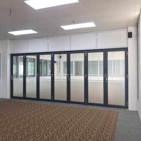 Aluminum bifold accordion door